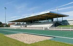 67f77a5f68b8d_Stadetribunes.jpg